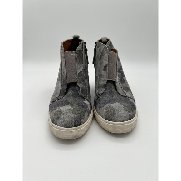 L. Paolo Shoes Womens Size 7 Medium Gray Camo Suede Slip On Wedge Booties Casual - Picture 2 of 7